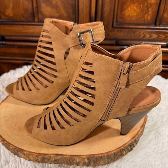 NWOT Charles Albert New York Tan Vegan Suede Laser Cut Side Zip Open Toe Shoe - Picture 7 of 14